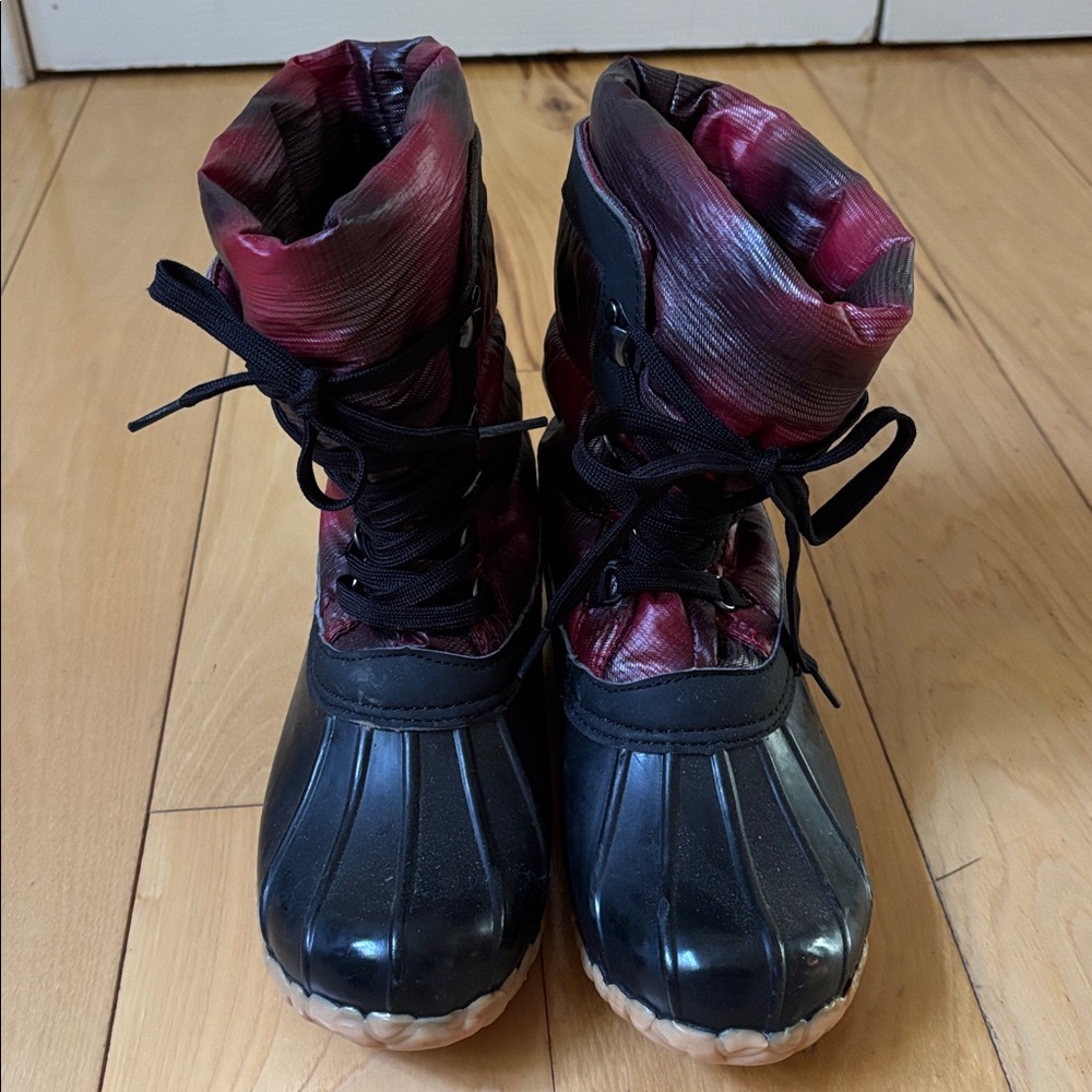 Stylish Black and Red Sporto duck boots